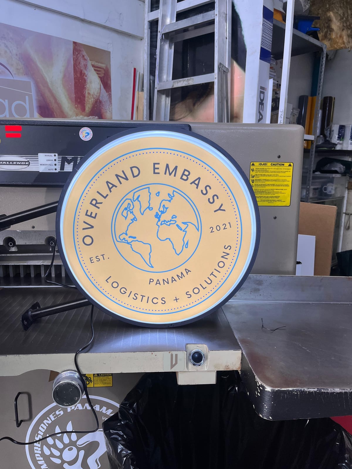 Caja de luz para Embassy